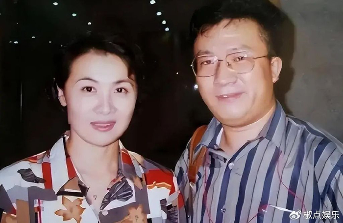 在第三任妻子陈晓黎的陪伴下,焦晃逐渐走出了低谷,找到了属于自己的