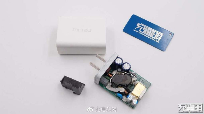 一路以来的做工都很不错魅族历代手机原装充电器拆解汇总