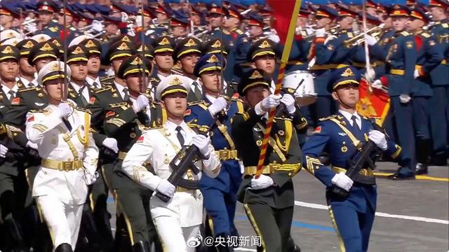 转！中国排面在红场一步一帅