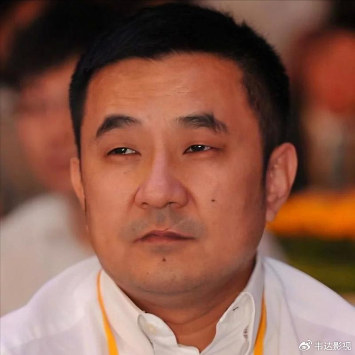 王永红：公司破产欠800亿，套61亿携女明星出逃，亲爹去世都不回