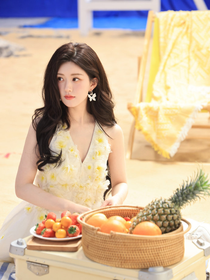 赵露思立体小雏菊碎花裙啊啊啊啊好可爱啊露思