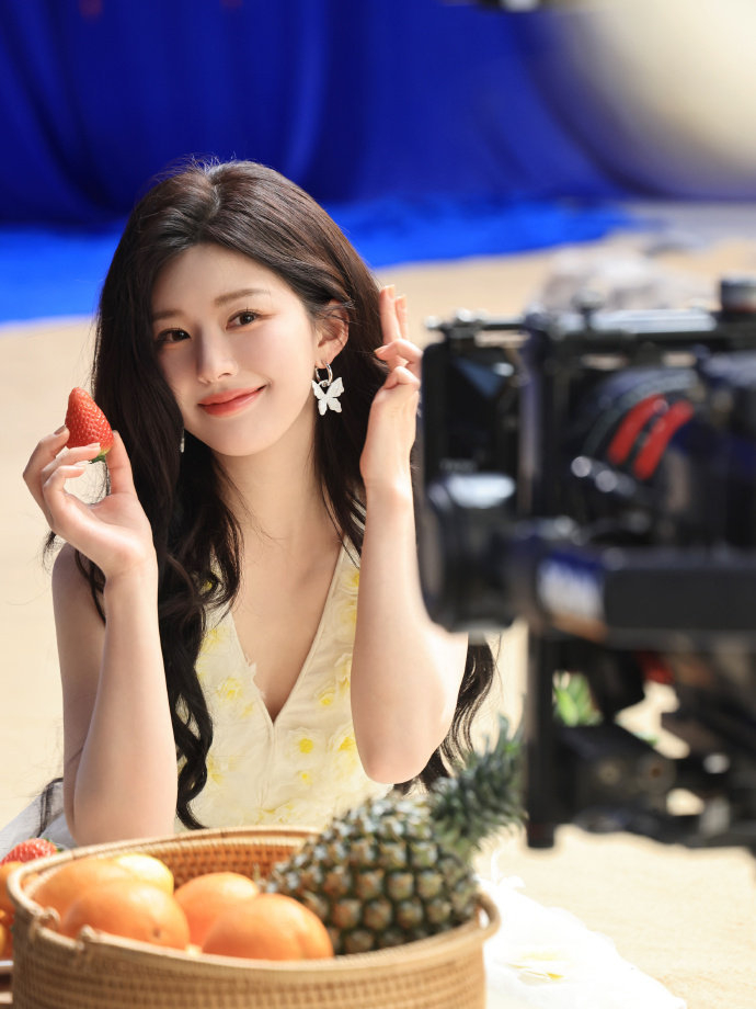 赵露思立体小雏菊碎花裙啊啊啊啊好可爱啊露思