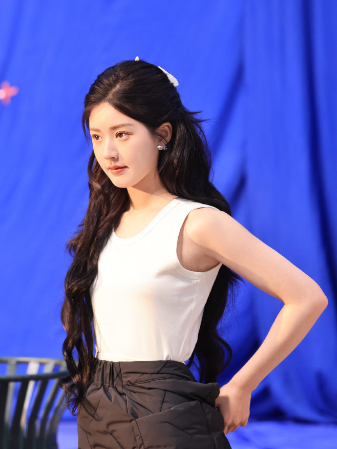 赵露思立体小雏菊碎花裙啊啊啊啊好可爱啊露思