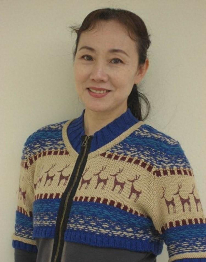 20多岁从饰演公厕中年大妈开始一路滚打摸爬熬成国家一级演员