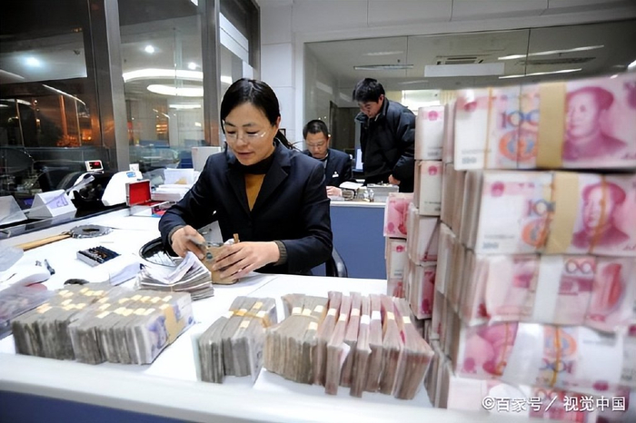 一个家庭有多少钱，才能算有钱人?4个标准，符合一条就够了|存款|年收入|有钱人_新浪新闻