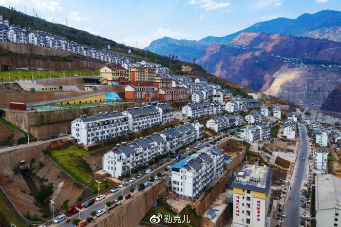 宁南高峡平湖超狂集镇!整了好些个绝绝子 听说是从水底“捞出来”的