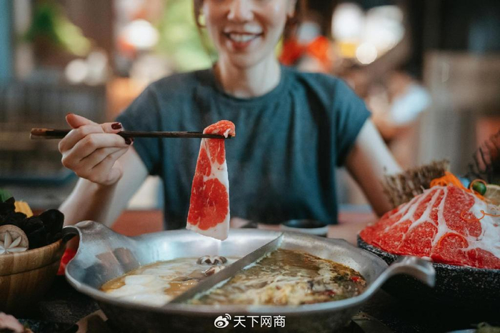 一年净赚45亿元中国最牛服务员拯救海底捞