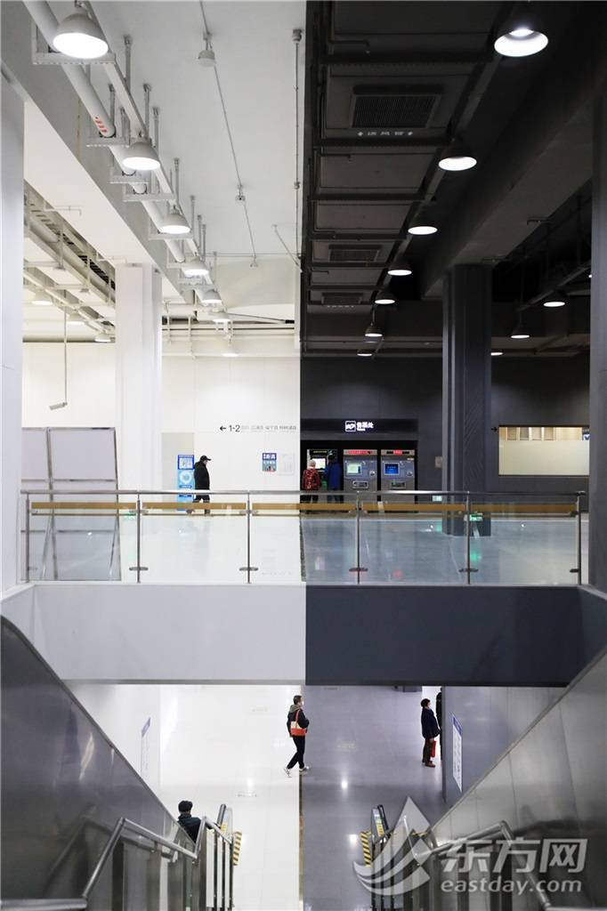 想去大岭古露营，求推荐一款性价比高，拍照出片的睡袋推荐，最好在一群毛毛虫中很扎眼那种？