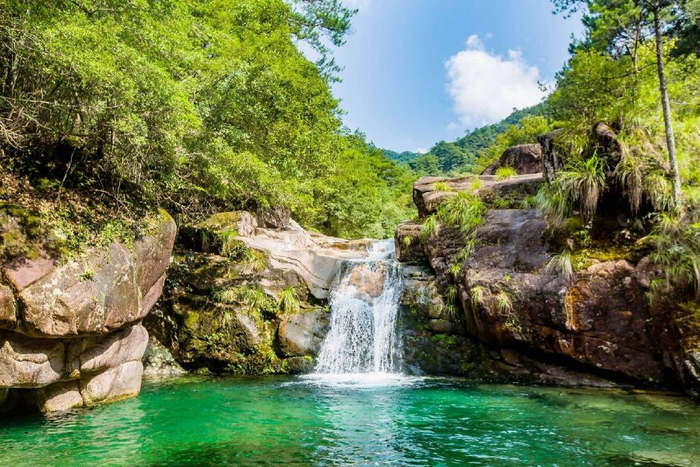 江西上饶大茅山,环境优美,空气清新,是假日休闲避暑的好去处|仙女潭