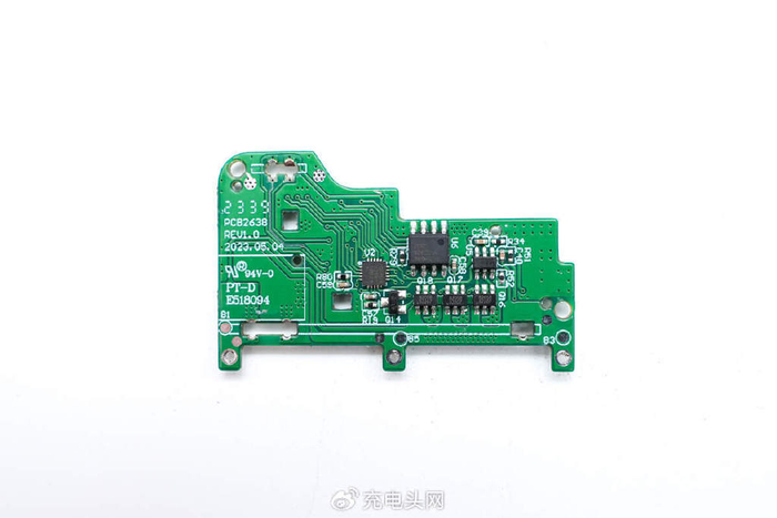 拆解报告:anker安克10000mah 30w快充自带线移动电源a