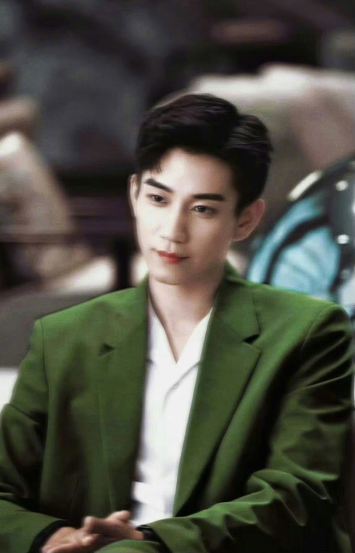 黑白密码男主王子奇的颜值演技都挺在线的