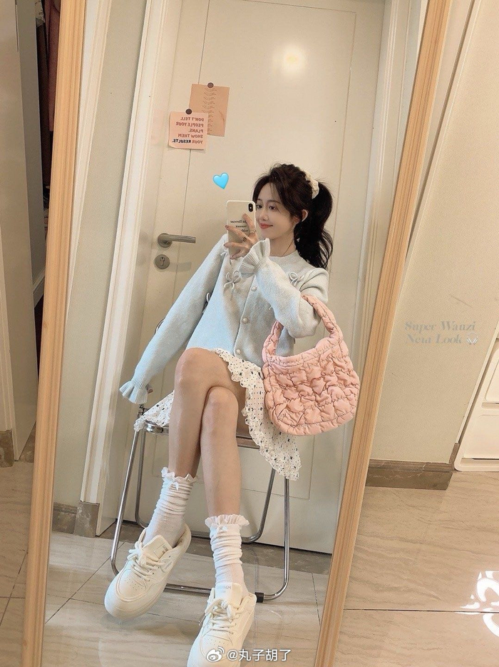 滴滴滴小甜妹穿搭来70太适合春天的一套look啦