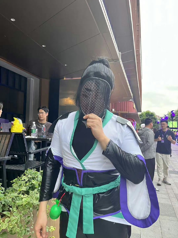 不服不行,一入瓦圈,便给掌握 cos 的大神跪了,一届更比一届强啊