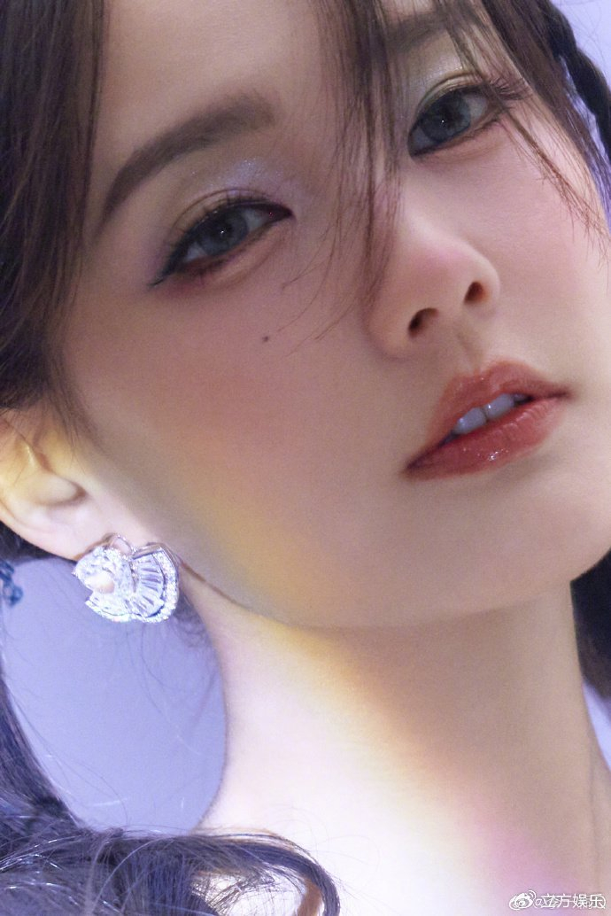 李一桐蓝色多巴胺元气大片 扎女团双马尾活力无限|多巴胺|李一桐|双