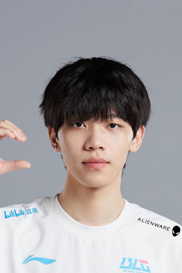 信念不改再干杯blg电子竞技俱乐部bin哥这眼神膏膏的微笑