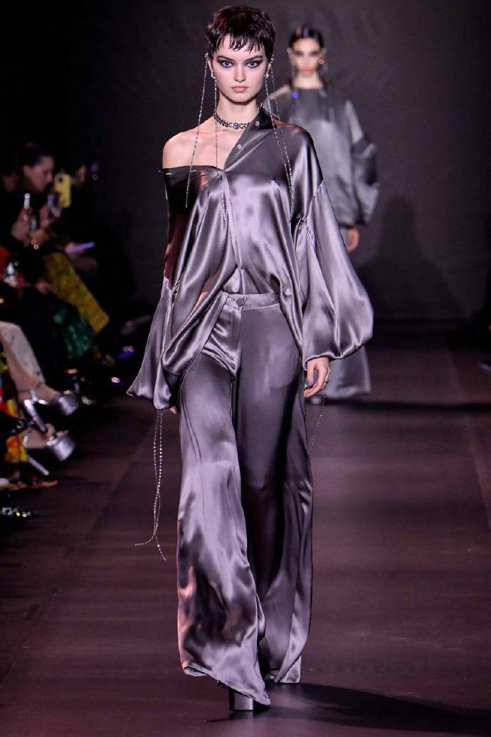 开工大片georgeshobeika2023春夏高定系列真丝缎面套装