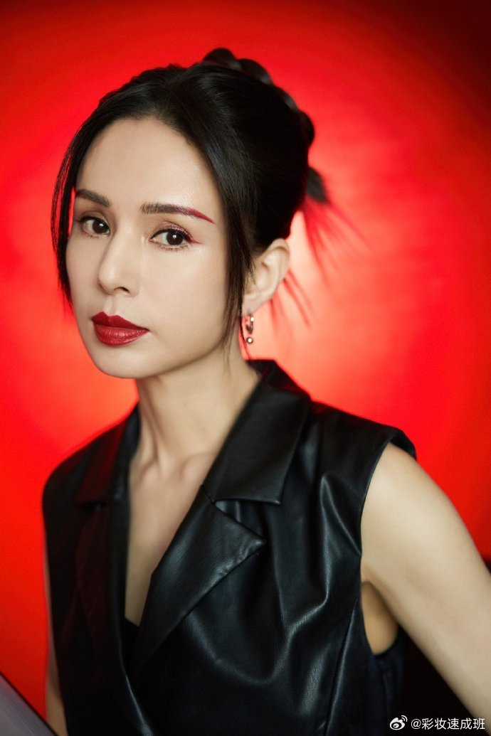 李若彤新妆容引关注