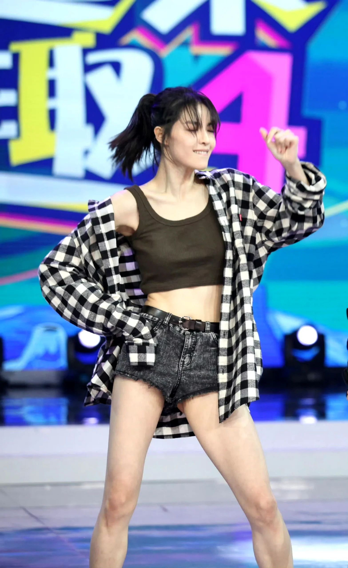 苗苗真的好细心但是钟楚曦的一字马有点绝