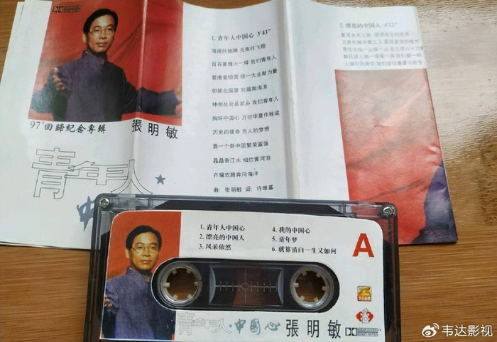 在春晚唱了一首歌,被封杀14年,今身价过亿,全部无偿捐献给祖国|电子