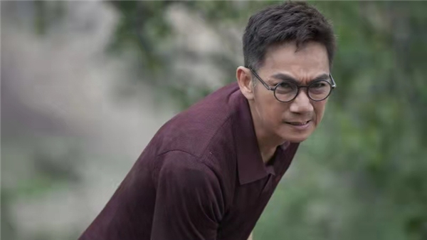 电影荒坟魅影热播导演梁嘉诚新作品石榴红了呼之欲出