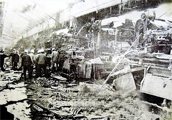 1987 年,黑龙江省哈尔滨市亚麻厂发生了一起特大粉尘爆炸事故,造成 58