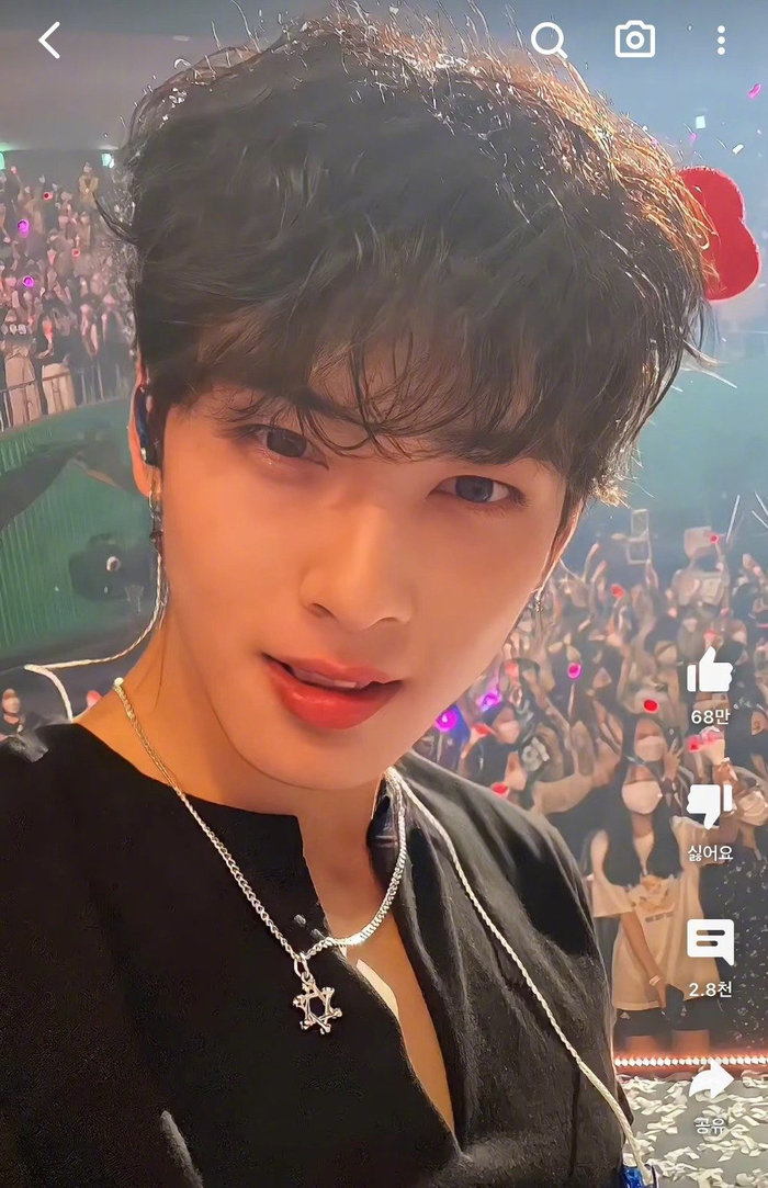 啊啊啊这也太帅了吧,车银优随手拍出的自拍,一整个爱住了……__财经