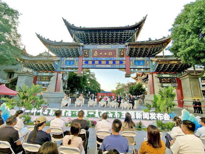 发布会现场 本报记者 马林娟 摄6月3日傍晚,夕阳西下,华灯初上,由省