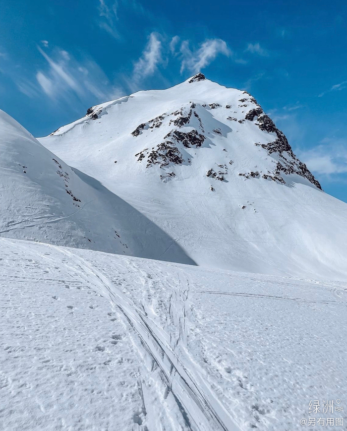 这爬雪山滑野雪的人，这样的装备，是真的不怕冷还是真不冷？