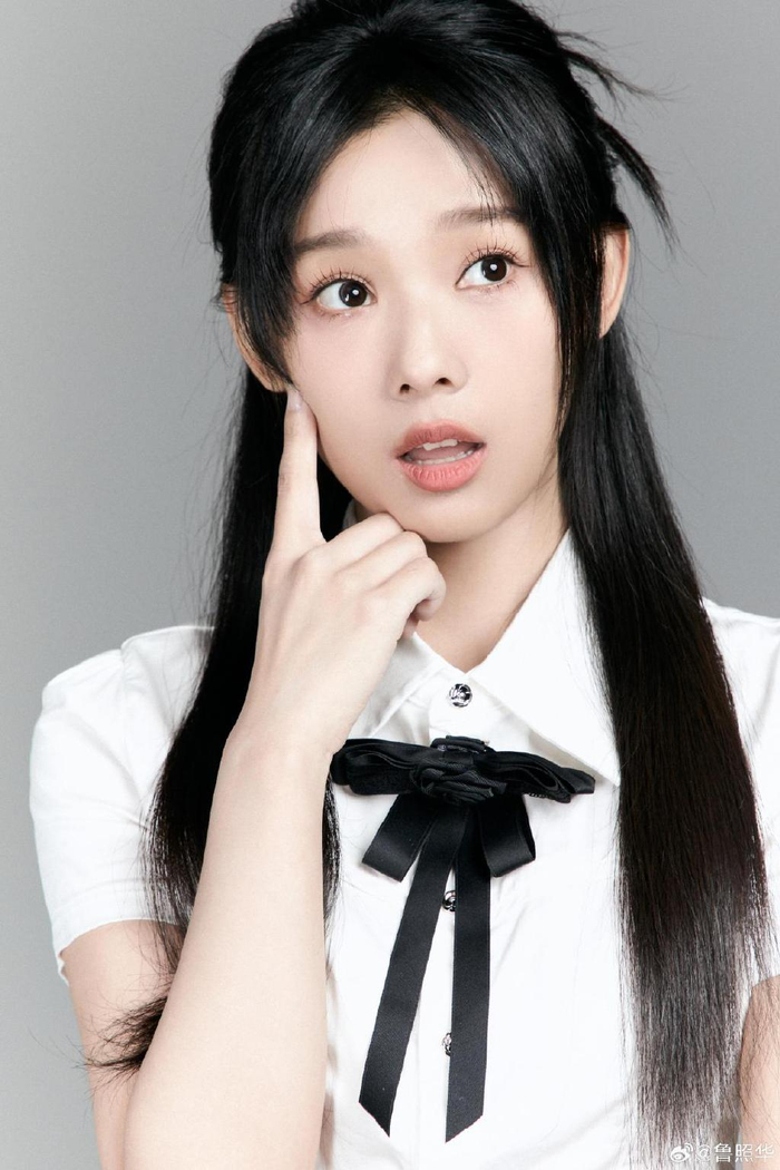 已播影视作品有:电影《闪光少女》贝贝酱 ,《满满喜欢你》顾小满(2019