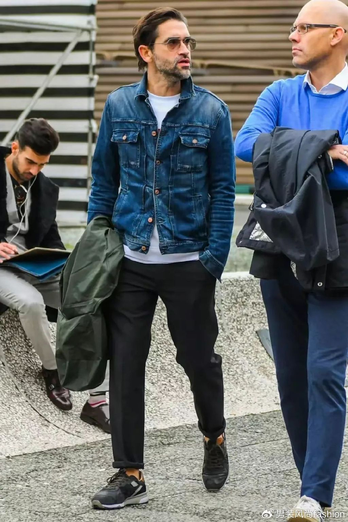 男士春季如何利用蓝色牛仔夹克搭配出街头时尚感|夹克|牛仔|蓝色_新浪