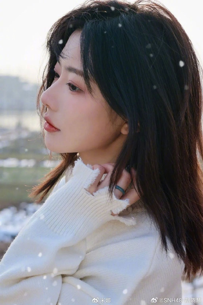 snh48胡晓慧一身白色装扮带来天使般的纯洁98在纯白