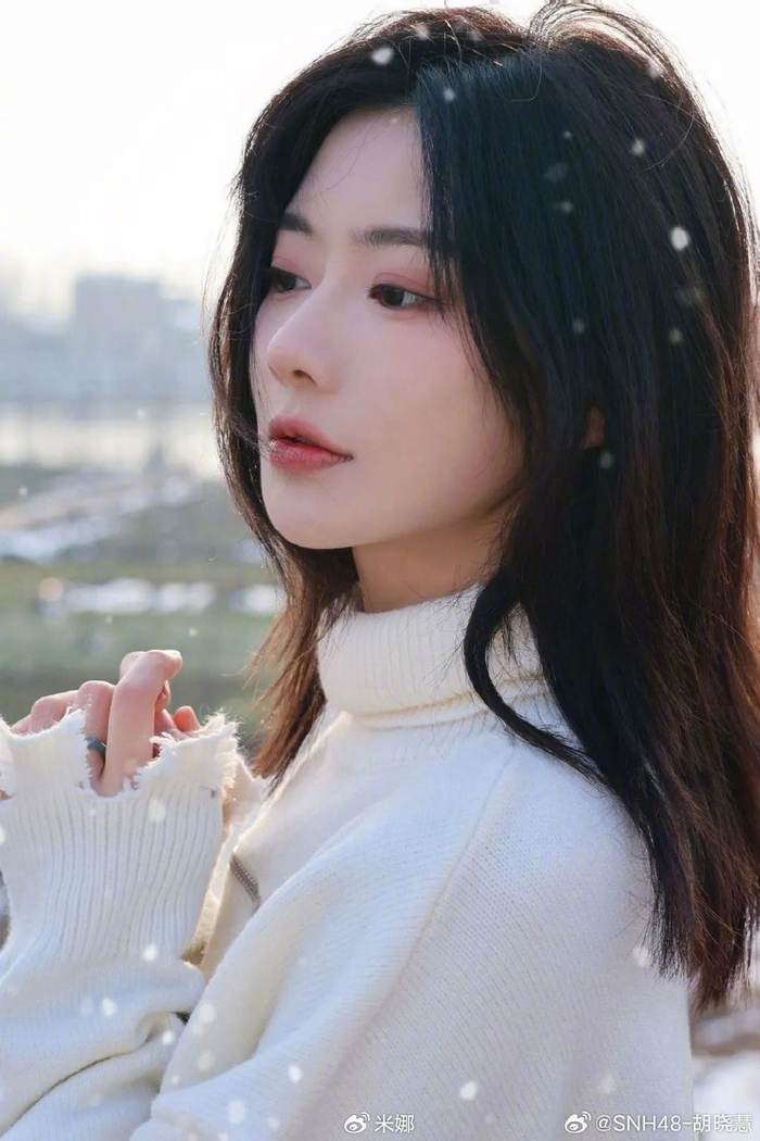 snh48胡晓慧一身白色装扮带来天使般的纯洁98在纯白