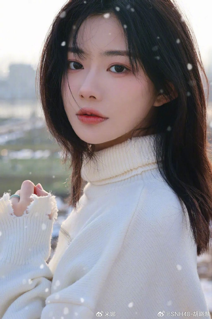 snh48胡晓慧一身白色装扮带来天使般的纯洁98在纯白