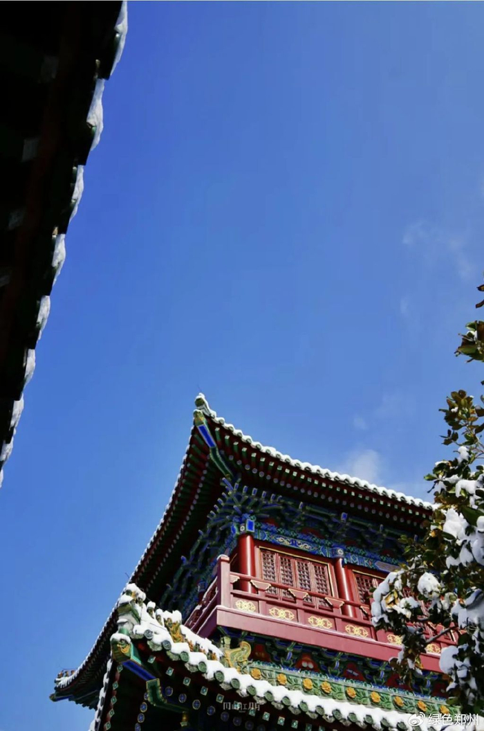 白雪镶红墙雪后的郑州文庙有多美