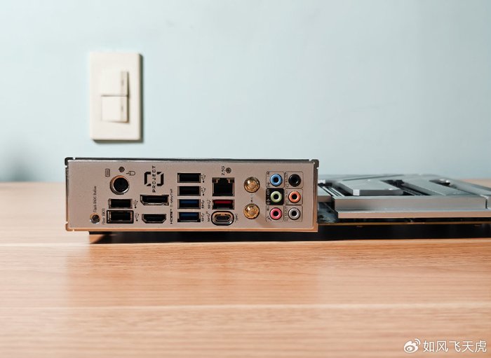 背插技术引领潮流?微星新品机箱 主板震撼评测!