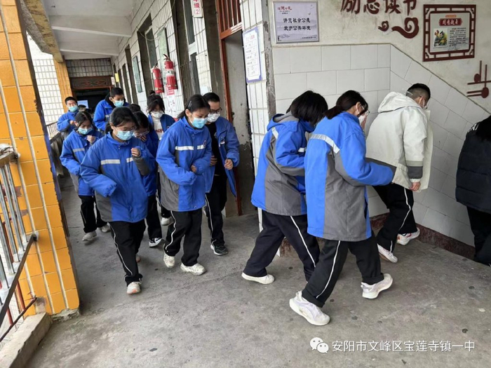 预防为主 生命至上——宝莲寺一中开展消防逃生演练活动|宝莲寺|一中