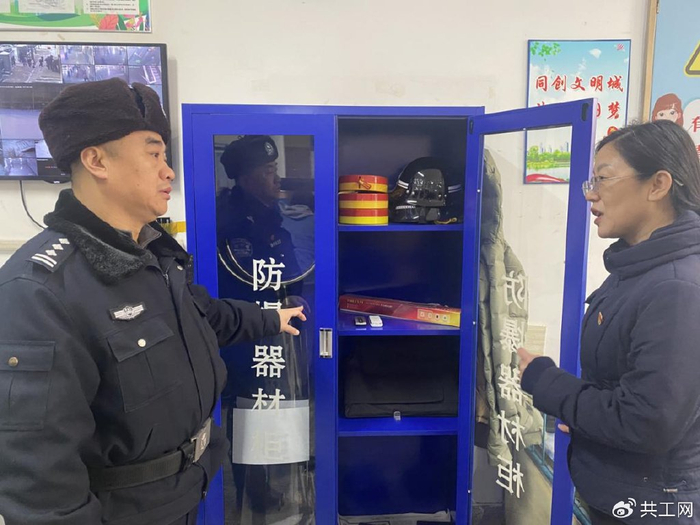 站好"护学岗" 平安"警"相随|平安|共工|学校_新浪新闻