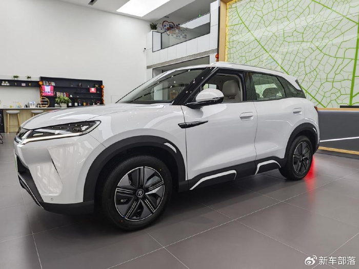 10万级纯电suv新选择比亚迪元up到店实拍3月内上市