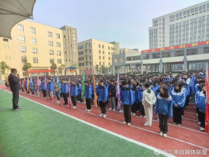 清晨脚步超燃人生合肥中科职教城校区激情跑操燃情晨训