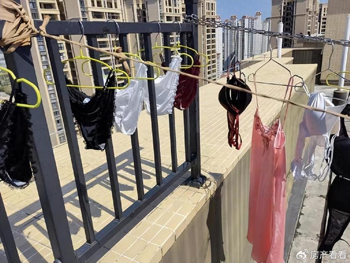 你们家会在顶楼晾晒衣物吗|顶楼|棉絮|楼顶_新浪新闻