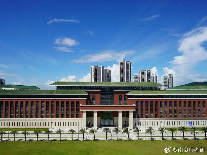 中山大学珠海校区南门图片