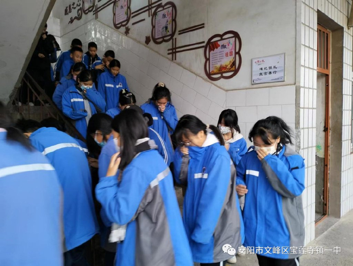 预防为主 生命至上——宝莲寺一中开展消防逃生演练活动|宝莲寺|一中