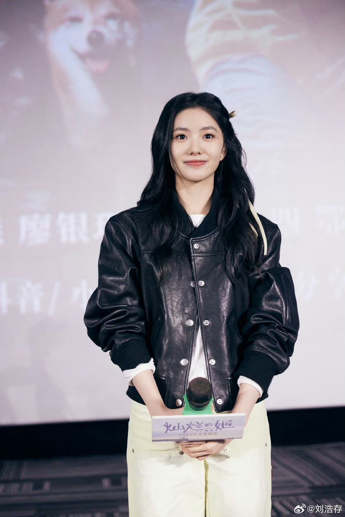 刘浩存这个脸真的不是盖的说不上哪里好看但就是真的好看