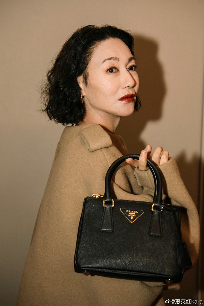 惠英红米兰时装周看秀造型