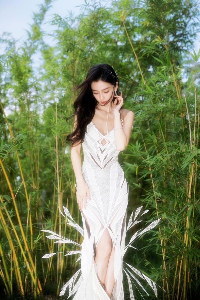 angelababy 白色羽毛裙装