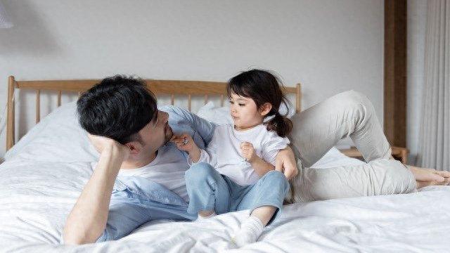 父母如果总是给孩子这“三件”东西，很容易拖垮子女
