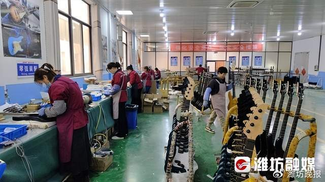 "我们公司有96名女工,都是来自周边村庄的妇女,做一把吉他