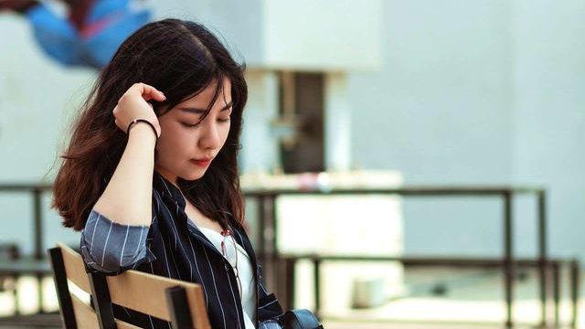 一个男人，到底爱不爱你，无须主动去问，通过这些事，就能看明白