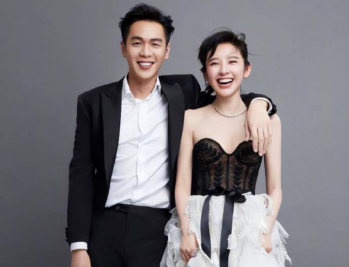 张若昀唐艺昕草原度假,一家三口温馨同框,幸福满溢