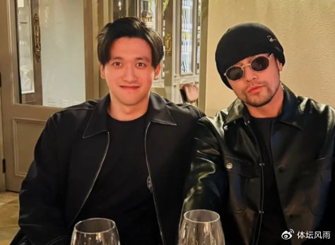 周冠宇与周杰伦,网球场合照|墨尔本|F1|跨界|娱乐|周周_新浪体育_新浪新闻